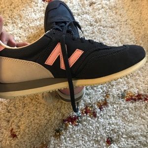New Balance ‘620’ sneakers- women sz 7.5